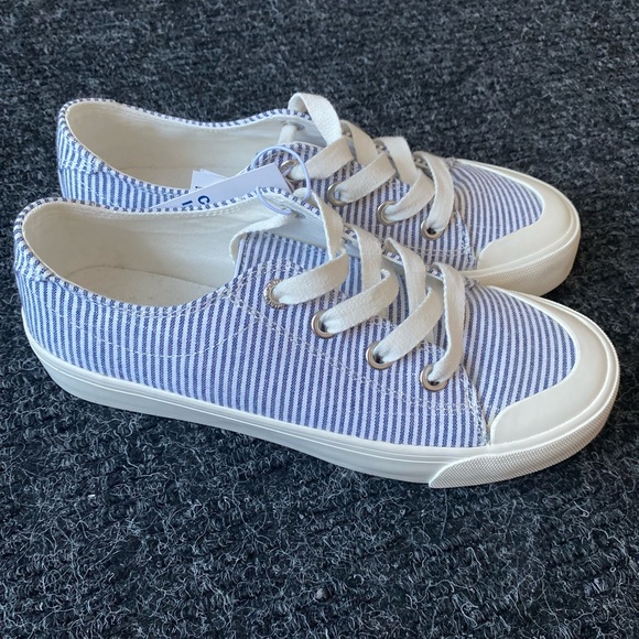 *NWT* New Old Navy espadrilles Sz6. - Picture 3 of 5